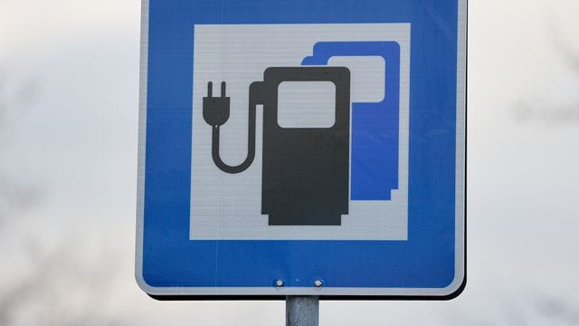 Ladeinfrastruktur: Das Ziel von einer Million öffentlicher Ladesäulen bis 2025 sei in Gefahr, monierten die Rechnungsprüfer. Ladeinfrastruktur: Das Ziel von einer Million öffentlicher Ladesäulen bis 2025 sei in Gefahr, monierten die Rechnungsprüfer.