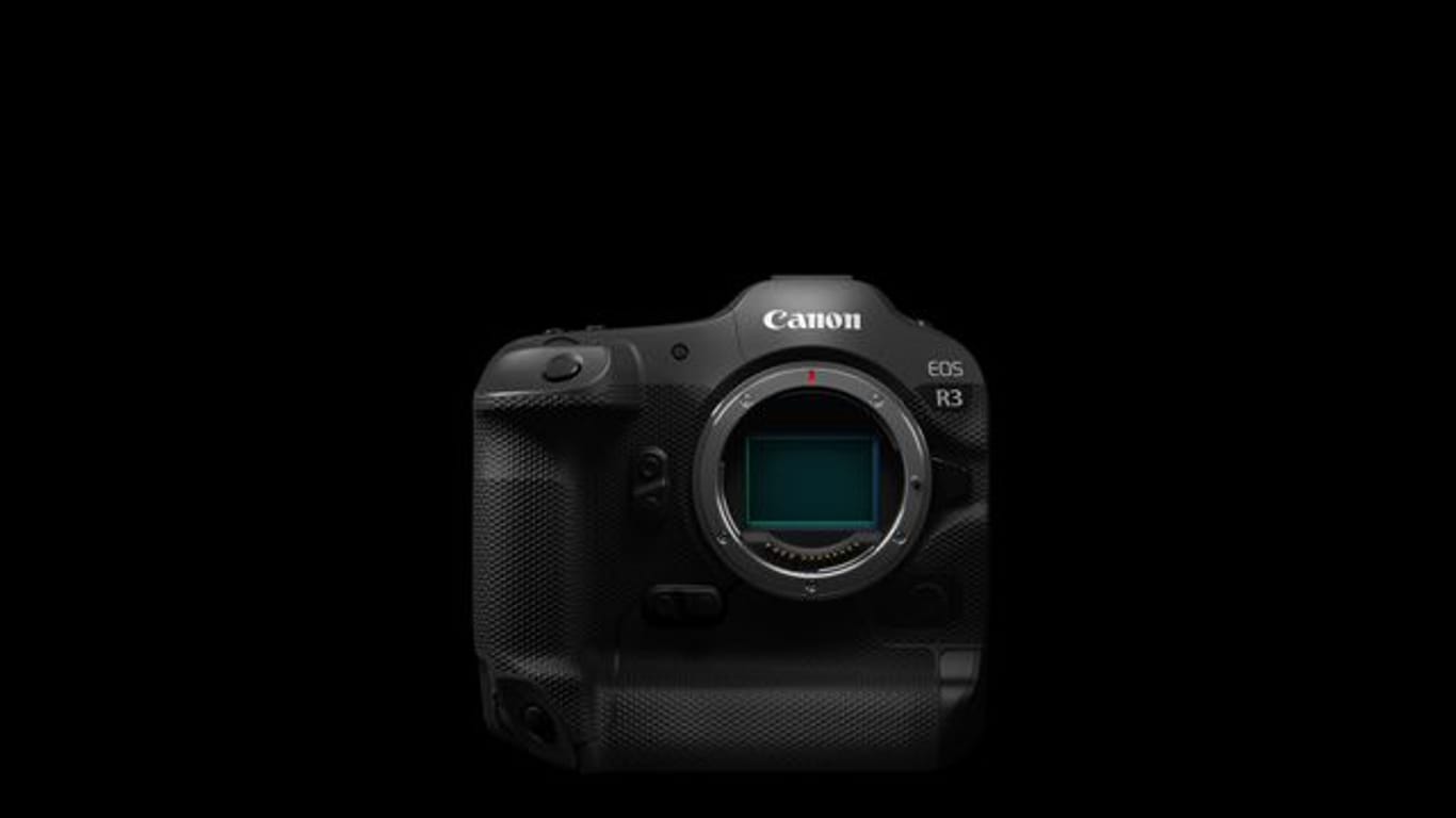 Viele Details lässt Canon noch im Dunkeln: Das spannendste Feature der angekündigten EOS R3 (Bild) dürfte aber zweifellos die Augensteuerung des Autofokus sein.