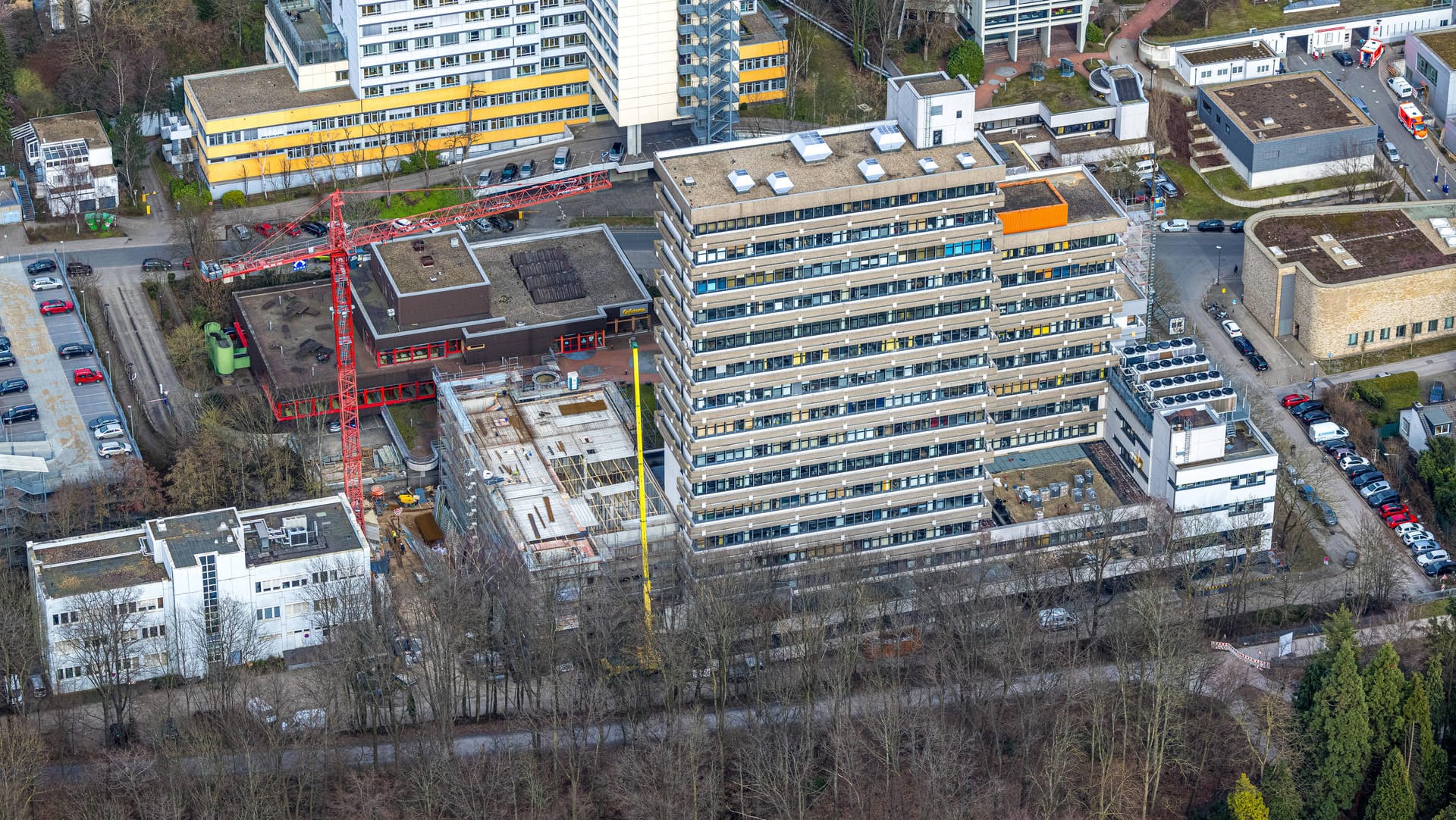 Das Universitätsklinikum Essen (Archivbild): Die Intensivstationen müssen immer mehr Covid-19-Patienten behandeln.