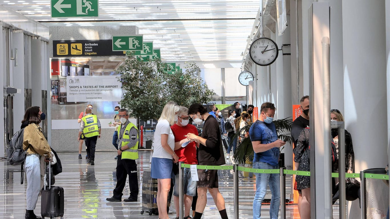 Flughafen Mallorca: Die Urlaubsinsel hat strenge Corona-Auflagen, nimmt aber wieder Touristen auf.