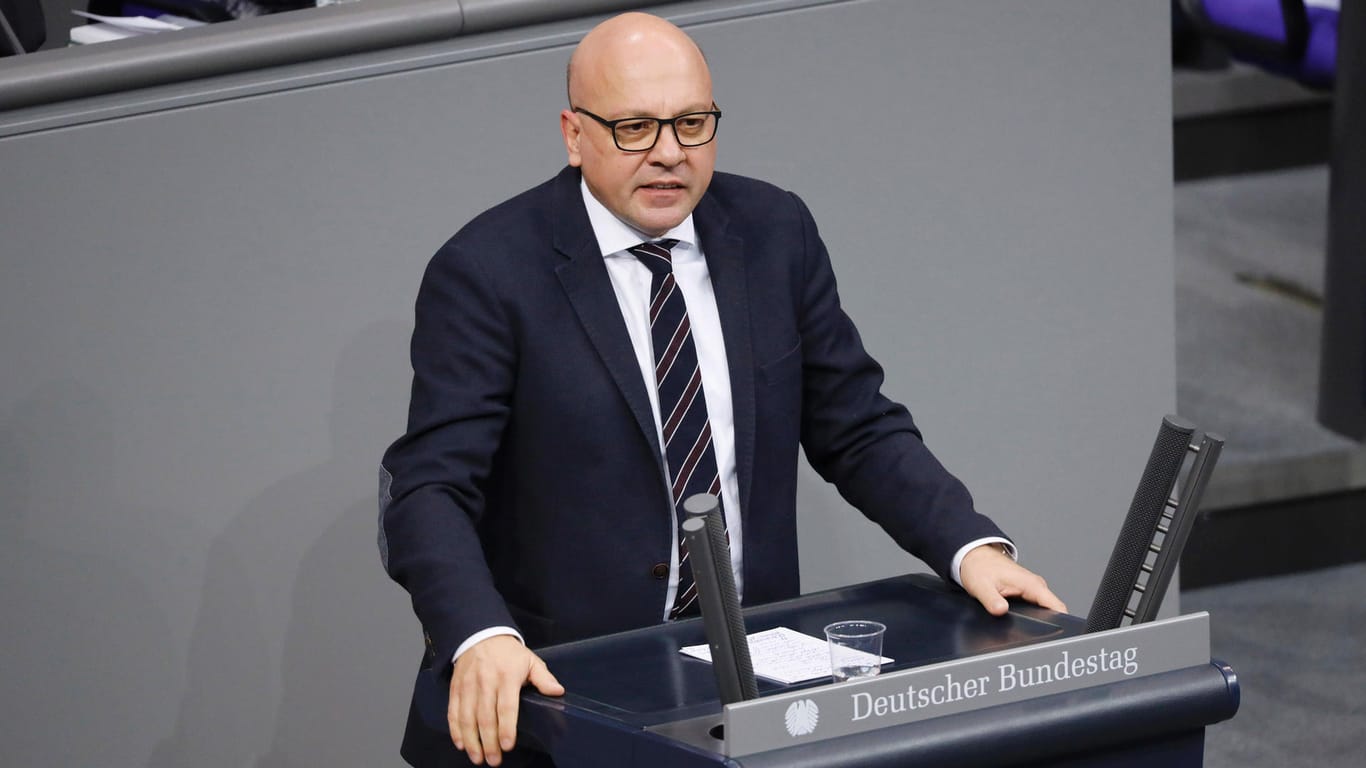 CDU-Bundestagsabgeordneter Alexander Throm im Plenarsaal des Deutschen Bundestages: Der Abgeordnete empfiehlt Armin Laschet, auf die Kanzlerkandidatur zu verzichten.