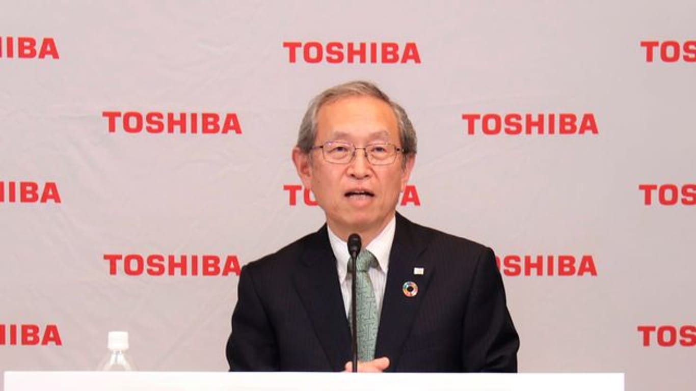 Eine Woche nach Bekanntwerden eines Übernahmeangebots für den japanischen Technologiekonzern Toshiba durch einen Finanzinvestor aus Europa ist Konzernchef Nobuaki Kurumatani überraschend zurückgetreten.