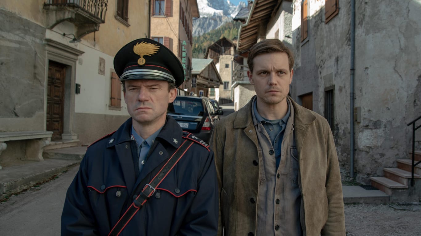 Franz Hartwig (rechts): Der Schauspieler verkörpert in "Wild Republic" einen Psychologen, der Straftäter auf den rechten Weg geleiten will.
