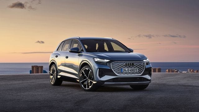 Der Q4 E-Tron ist ab 41 900 Euro preislich weit unter dem ersten vollelektrischen Audi E-Tron (ab rund 69 000 Euro) angesiedelt. Der Q4 E-Tron ist ab 41 900 Euro preislich weit unter dem ersten vollelektrischen Audi E-Tron (ab rund 69 000 Euro) angesiedelt.