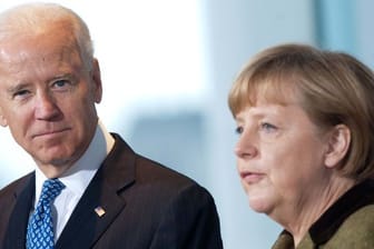 Bundeskanzlerin Angela Merkel empfängt 2013 im Kanzleramt in Berlin den damaligen US-Vizepräsidenten Joe Biden.