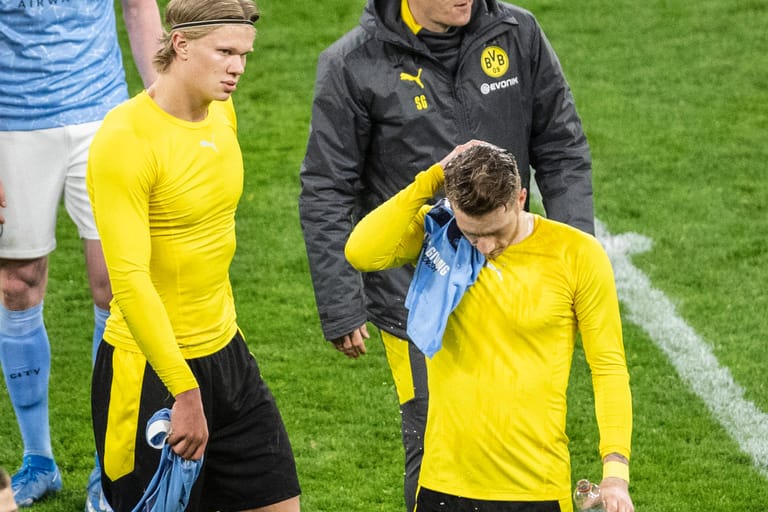 Eine Halbzeit lang konnte Borussia Dortmund auf die Sensation hoffen. Doch individuelle Fehler gegen verhinderten das Weiterkommen.