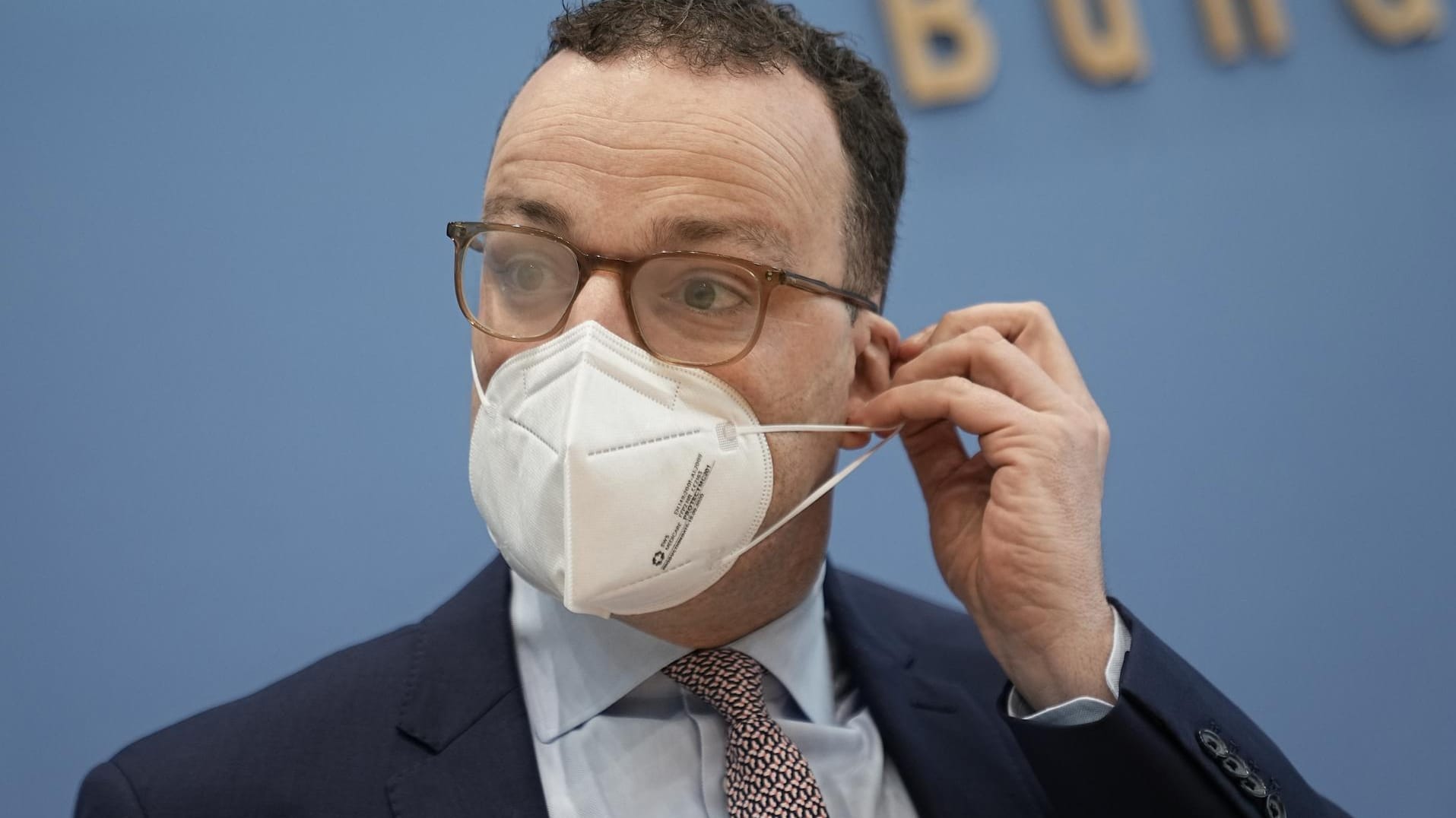 Jens Spahn (CDU): Der Bundesminister für Gesundheit gibt regelmäßig vor der Presse zur Lage der Pandemie ein Statement ab.