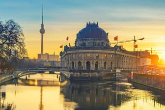 Sonnenaufgang über der Hauptstadt: In Berlin gilt der Mietendeckel ab sofort nicht mehr.