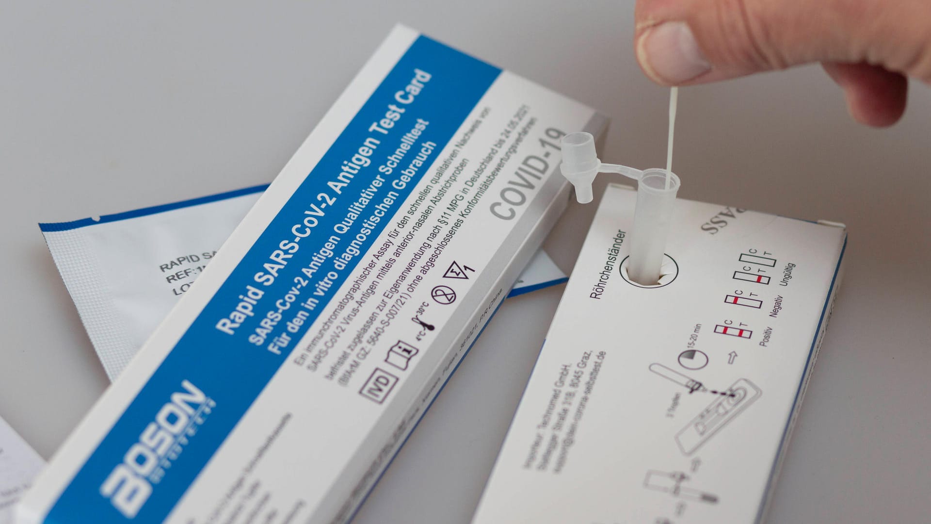 Schnelltests: Sie sind in Supermärkten und Drogerien erhältlich und zur Eigenanwendung gedacht.