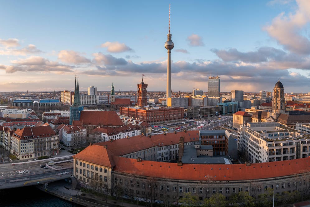 Blick auf Berliner Panorama (Symbolbild): Der umstrittene Mietendeckel ist gekippt worden.