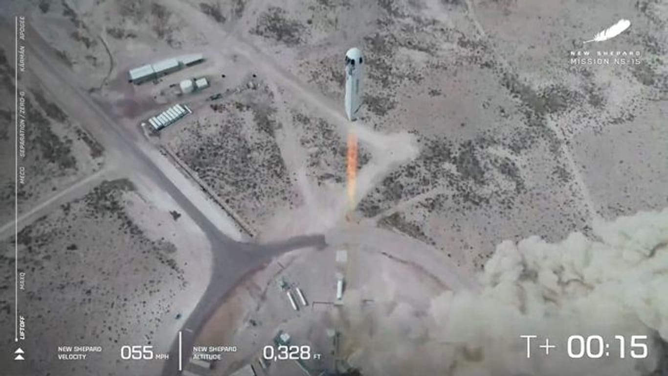 In diesem Bild aus einem von Blue Origin zur Verfügung gestellten Video hebt die "New Shepard"-Rakete während eines Tests im Westen von Texas ab.