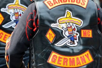 Mitglieder des Motorradclubs "Bandidos" in ihren berühmt-berüchtigten Kutten.