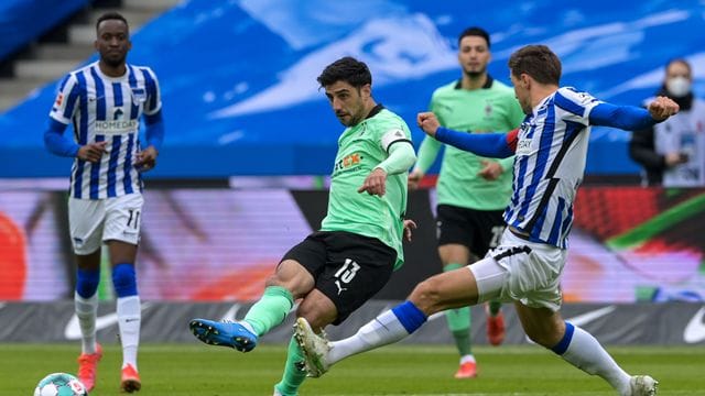 Mönchengladbachs muss vorerst auf Kapitän Lars Stindl (M. Mönchengladbachs muss vorerst auf Kapitän Lars Stindl (M.