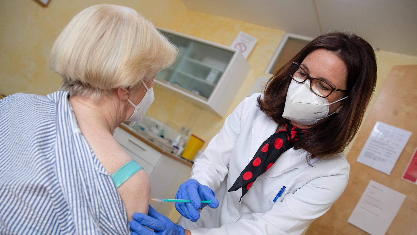 Impfung beim Hausarzt: Leserinnen und Leser von t-online berichten von ihren Erfahrungen.