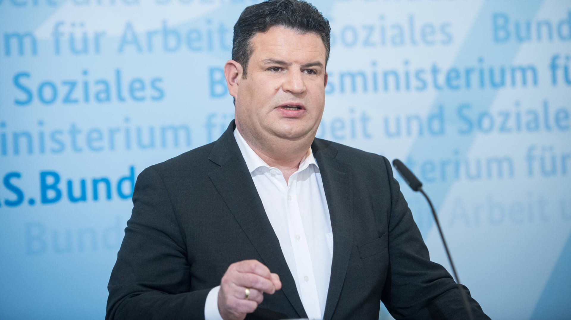 Hubertus Heil: Der Bundesarbeitsminister meint, viele Befristungen seien häufig nicht betrieblich notwendig, sondern nur Mittel zur Umgehung des Kündigungsschutzes.