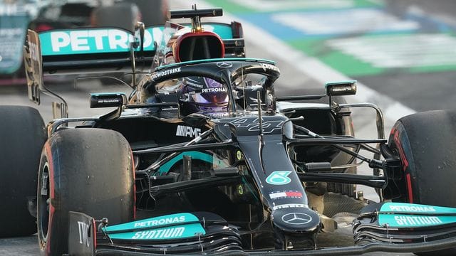 Will sich "einfach mit den besten Fahrern messen": Lewis Hamilton in seinem Mercedes-AMG.