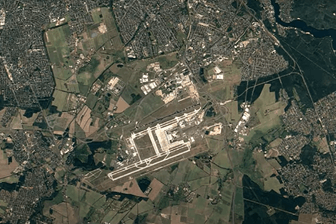 Eine Satellitenaufnahme des Flughafens Berlin Brandenburg: Mit der neuen Timelapse-Funktion von Google Earth lässt sich beobachten, wie sich der Planet über die Jahre verändert hat.