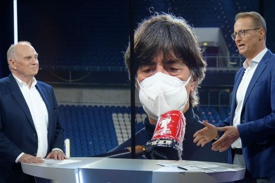 Hört als Fußballexperte für RTL wieder auf: Uli Hoeneß (l/neben Moderator Florian König).