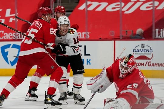 Thomas Greiss (r) setzte sich mit den Detroit Red Wings gegen die Chicago Blackhawks durch.