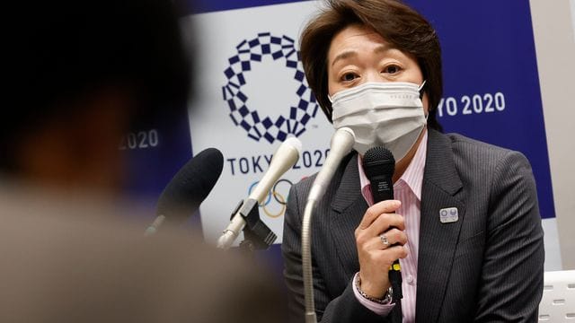 Trotz stark steigender Corona-Infektionszahlen in Japan schloss OK-Präsidentin Seiko Hashimoto eine Olympia-Absage aus. Trotz stark steigender Corona-Infektionszahlen in Japan schloss OK-Präsidentin Seiko Hashimoto eine Olympia-Absage aus.