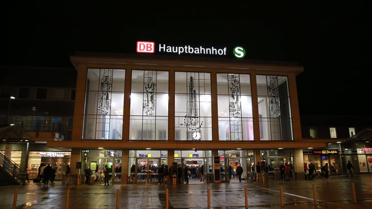 Der Dortmunder Hauptbahnhof (Archivbild): Er wird temporär zu einer Waffenverbotszone.