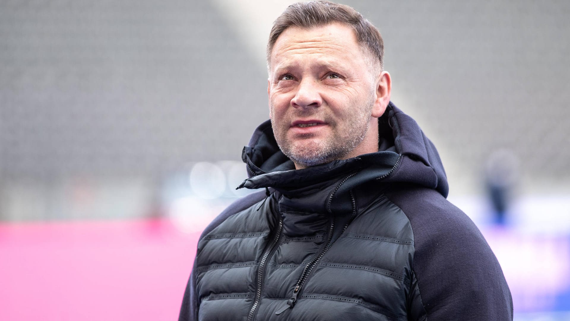 Pál Dárdai: Der Hertha-Trainer hat sich mit dem Coronavirus infiziert, er und seine Mannschaft befinden sich in häuslicher Quarantäne. Pál Dárdai: Der Hertha-Trainer hat sich mit dem Coronavirus infiziert, er und seine Mannschaft befinden sich in häuslicher Quarantäne.
