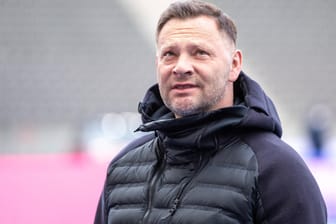 Pál Dárdai: Der Hertha-Trainer hat sich mit dem Coronavirus infiziert, er und seine Mannschaft befinden sich in häuslicher Quarantäne.