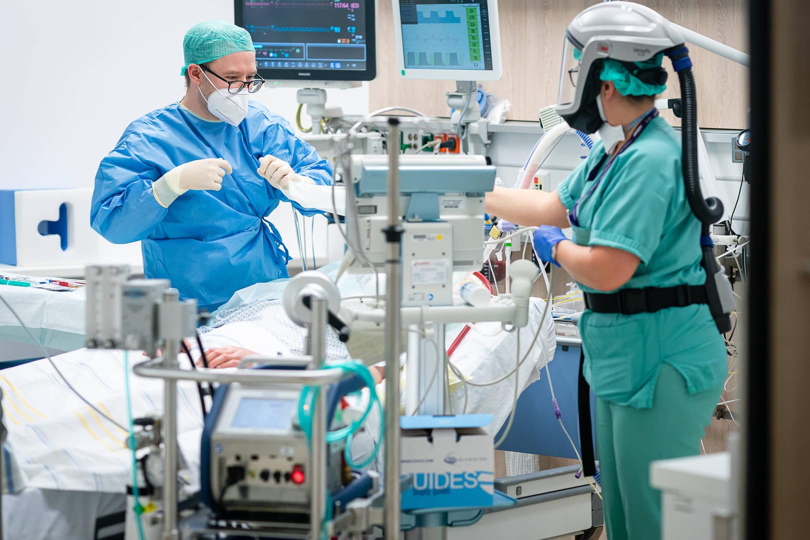 Covid-Intensivstation: Fast drei Millionen Menschen sind bislang an oder mit dem Virus gestorben.