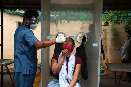 Indien meldet heute mit rund 217.