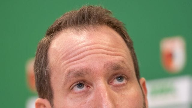 Michael Ströll: Augsburg wird die Saison "mit einem Millionenverlust abschließen". Michael Ströll: Augsburg wird die Saison "mit einem Millionenverlust abschließen".