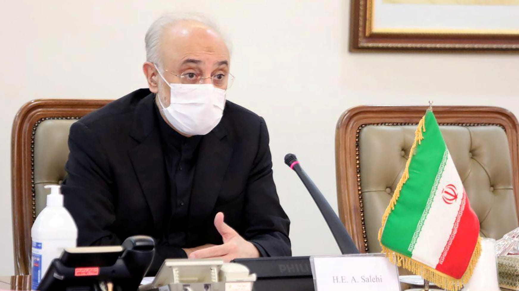 Iranischer Atomchef Ali-Akbar Salehi: Der Iran könnte jederzeit zu den akzeptierten 3,67 Prozent Uran zurückkehren. Iranischer Atomchef Ali-Akbar Salehi: Der Iran könnte jederzeit zu den akzeptierten 3,67 Prozent Uran zurückkehren.