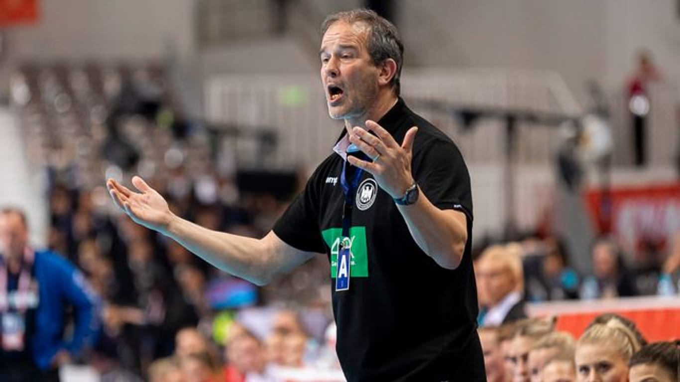 Die deutschen Handballerinnen und Bundestrainer Henk Groener sind mit großer Zuversicht nach Portugal geflogen.