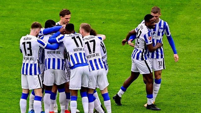 Den Spielern von Hertha BSC steht ein hektischer Schlussspurt in der Fußball-Bundesliga im Mai bevor. Den Spielern von Hertha BSC steht ein hektischer Schlussspurt in der Fußball-Bundesliga im Mai bevor.