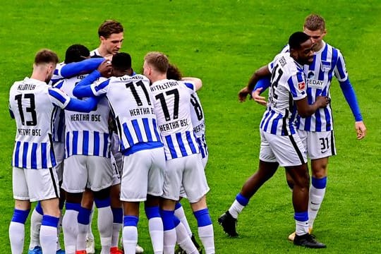 Den Spielern von Hertha BSC steht ein hektischer Schlussspurt in der Fußball-Bundesliga im Mai bevor.