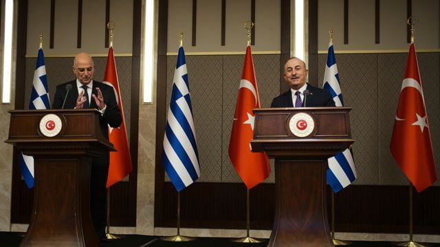 Das Treffen von Nikos Dendias (l), Außenminister von Griechenland, und Mevlüt Cavusoglu, Außenminister der Türkei, in Ankara sorgte für Aufsehen.