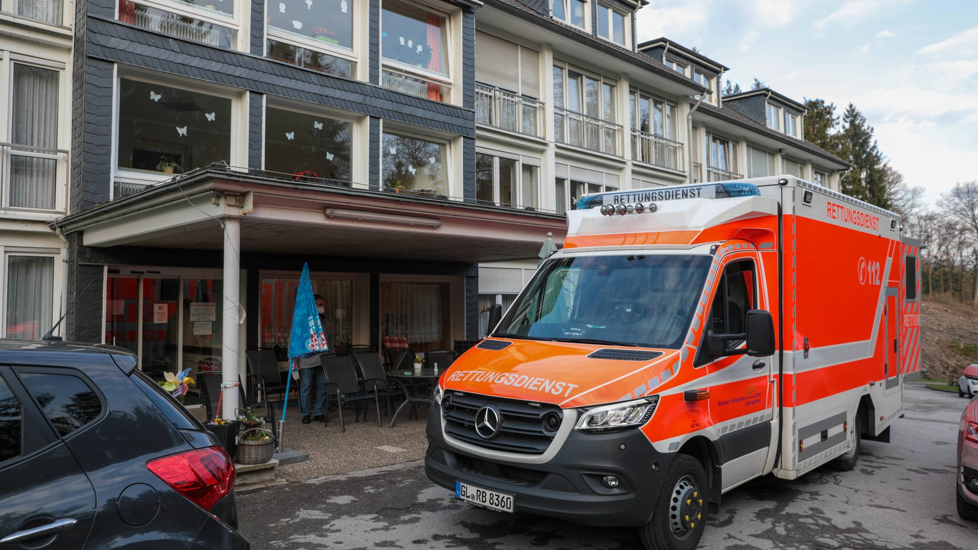 Corona-Ausbruch in einem Altenheim (Symbolbild): 12 von 60 Bewohnern eines Altenheims in Remscheid haben sich trotz Impfung mit dem Virus infiziert. Corona-Ausbruch in einem Altenheim (Symbolbild): 12 von 60 Bewohnern eines Altenheims in Remscheid haben sich trotz Impfung mit dem Virus infiziert.