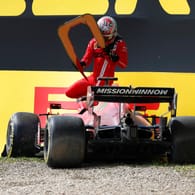 Charles Leclerc: Der F1-Pilot musste seinen Ferrari im zweiten freien Training von Imola nach einem Crash vorzeitig abstellen.
