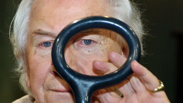 Sir Peter Ustinov hat den Durchblick (2003).