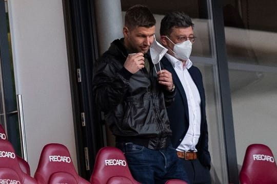Mussten sich in Quarantäne begeben: Thomas Hitzlsperger (l) und Claus Vogt.
