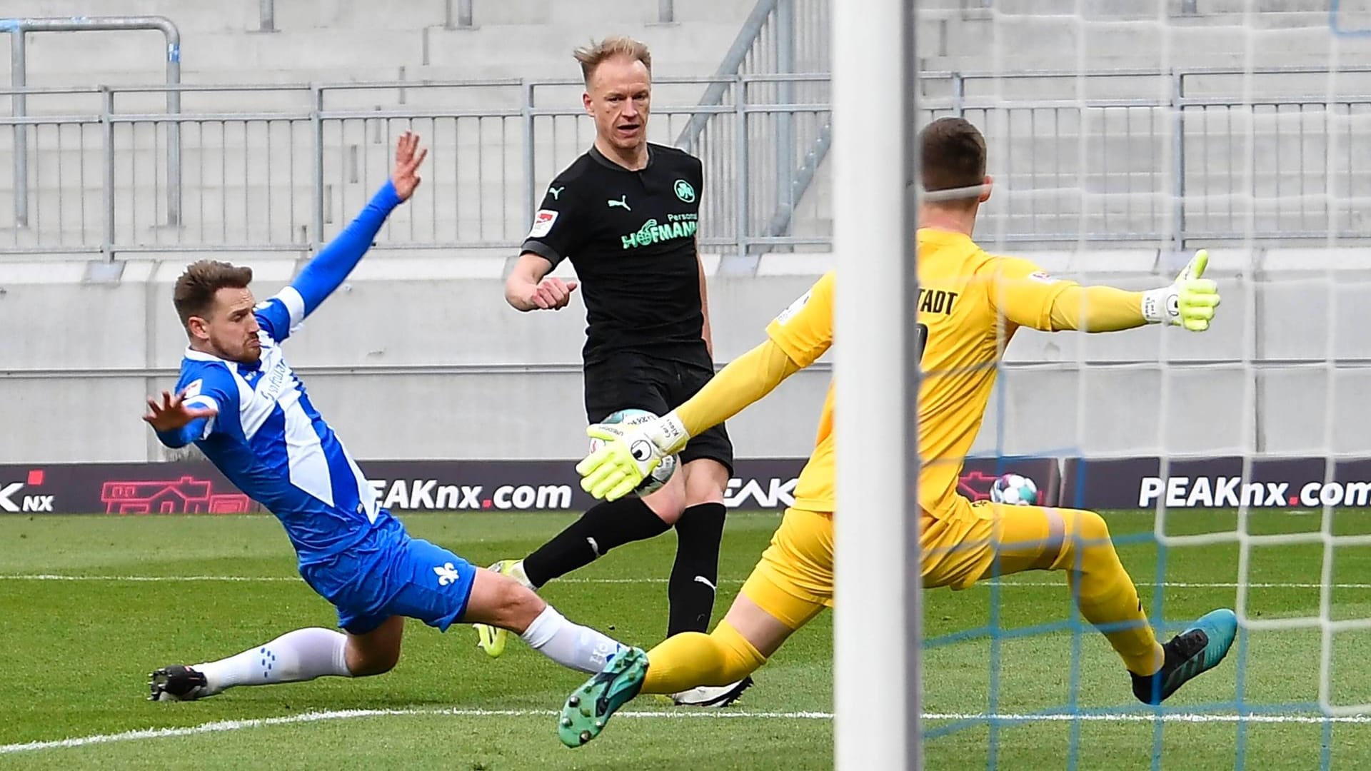 Havard Nielsen (M.): Der Stürmer verpasste mit Fürth einen Sieg in Darmstadt.