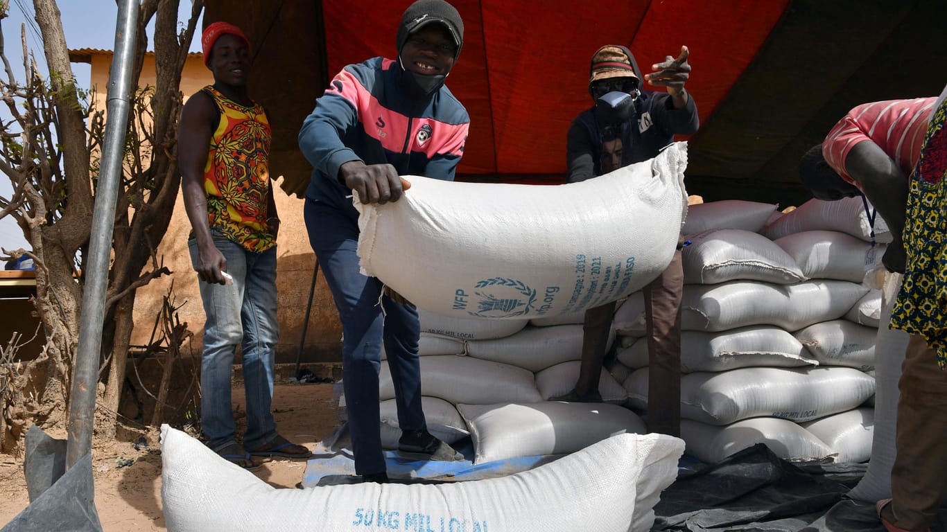 Verteilung von Lebensmittel durch das Welternährungsprogramm in Burkina Faso: Die UN warnt vor Hungersnöten in West- und Zentralafrika.