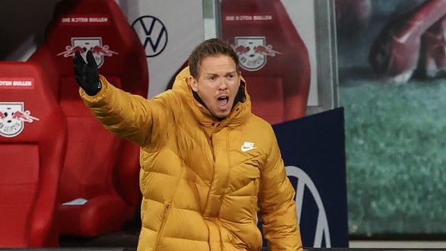Leipzigs Trainer Julian Nagelsmann gestikuliert