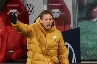 Leipzigs Trainer Julian Nagelsmann gestikuliert