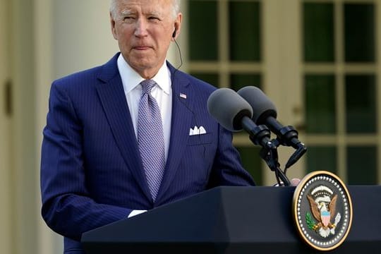 US-Präsident Joe Biden spricht bei einer Pressekonferenz im Rosengarten des Weißen Hauses.