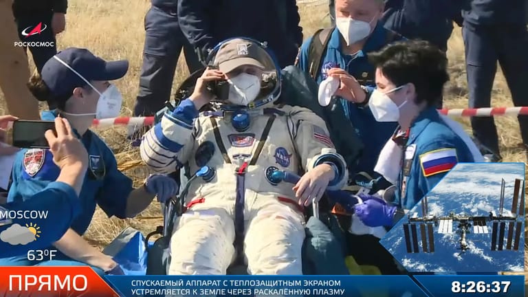 Kate Rubins (M), Nasa-Astronautin aus den USA,: Die drei Kosmonauten sind sicher auf der Erde gelandet.