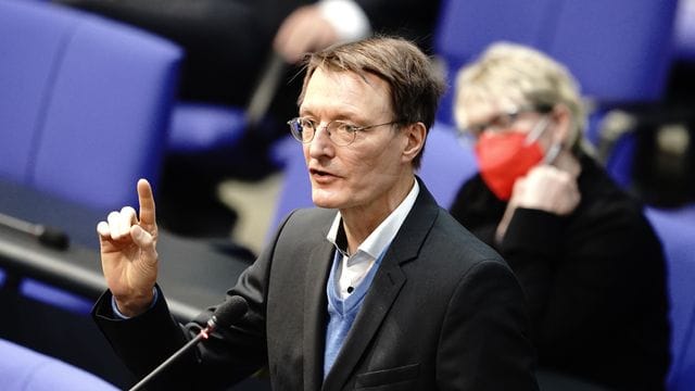 Gesundheitsexperte Karl Lauterbach (SPD) spricht bei der Sitzung des Bundestags. Gesundheitsexperte Karl Lauterbach (SPD) spricht bei der Sitzung des Bundestags.