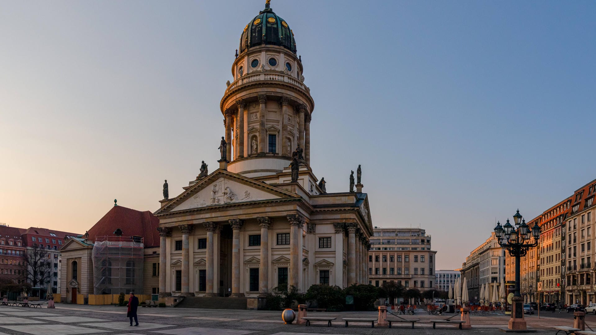 Französischer Dom am Gendarmenmarkt (Symbolbild): Wegen einer zentraln Gedenkfeier ist der Platz am Sonntag gesperrt.