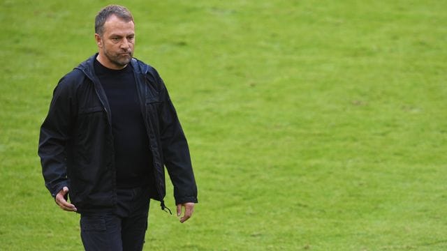 FCB-Trainer Hansi Flick kann im Auswärtsspiel in Wolfsburg auf eine Vielzahl von Stammkräften nicht zurückgreifen. FCB-Trainer Hansi Flick kann im Auswärtsspiel in Wolfsburg auf eine Vielzahl von Stammkräften nicht zurückgreifen.