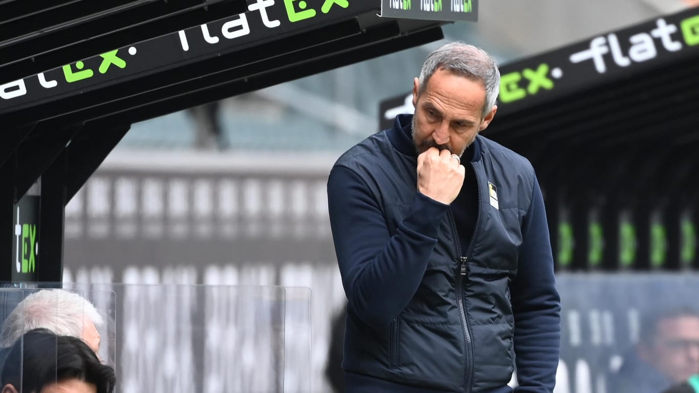 Adi Hütter: Der Coach kassierte mit Frankfurt eine deutliche Niederlage gegen seinen zukünftigen Arbeitgeber Mönchengladbach.