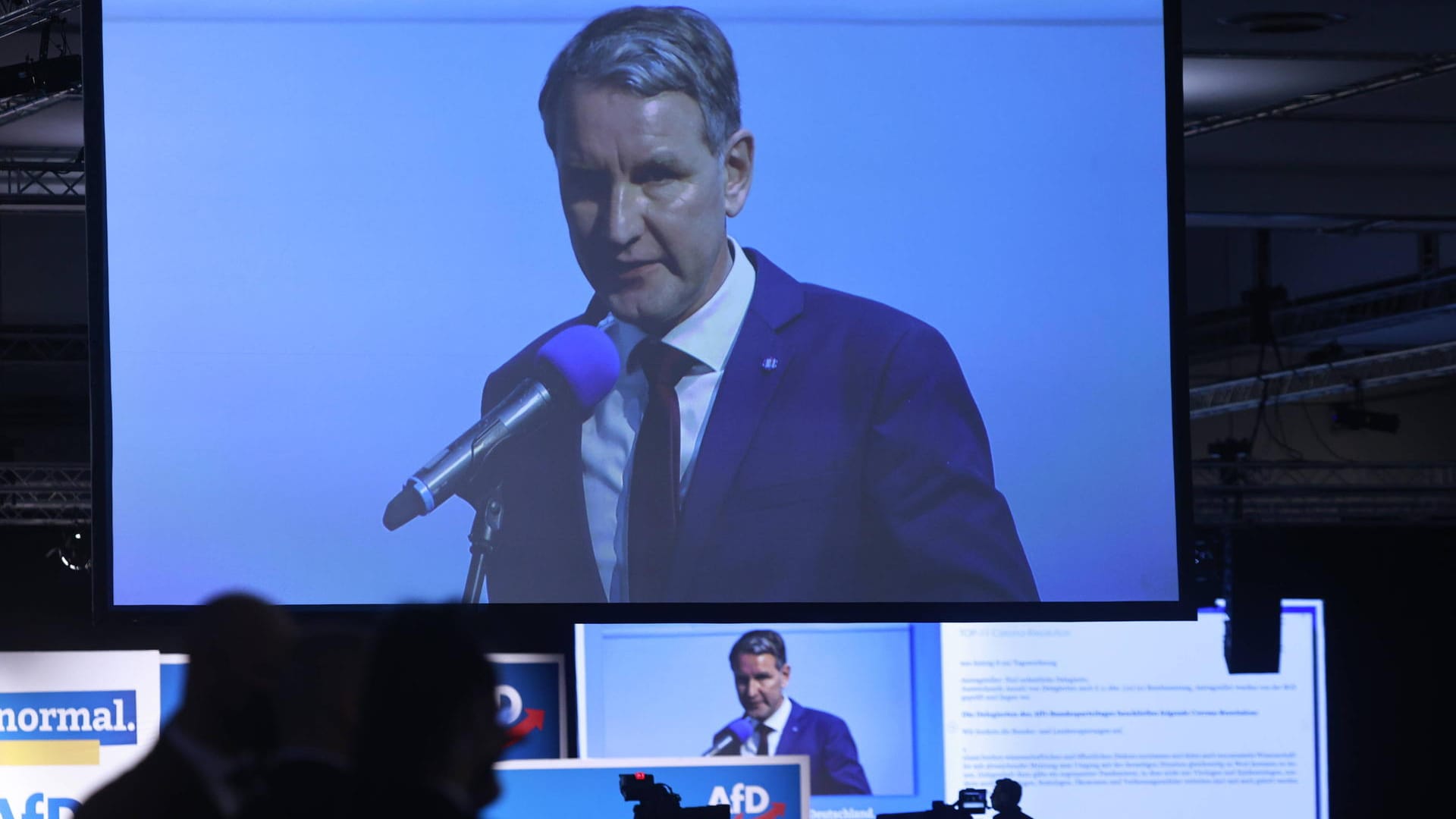 Björn Höcke auf dem Bundesparteitag der AfD in Dresden: Die radikalen Kräfte um den Thüringer Landeschef bewegten zwei Abgeordnete zum Parteiaustritt.